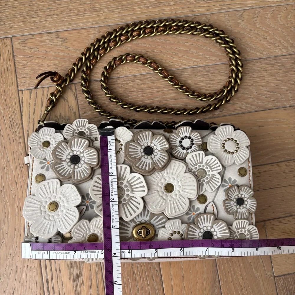 COACH Dinky With Tea Rose White